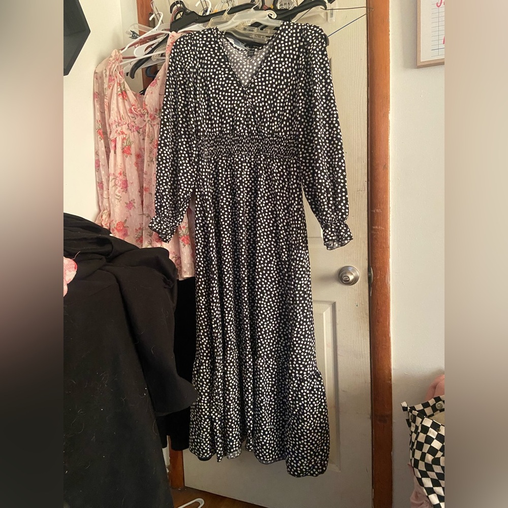 Elegant Black and White Daisy Dot Dress